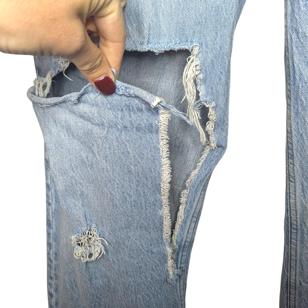 Abercrombie & Fitch Jeans Size 28/6 90s Straight Leg Ultra High Rise Distressed